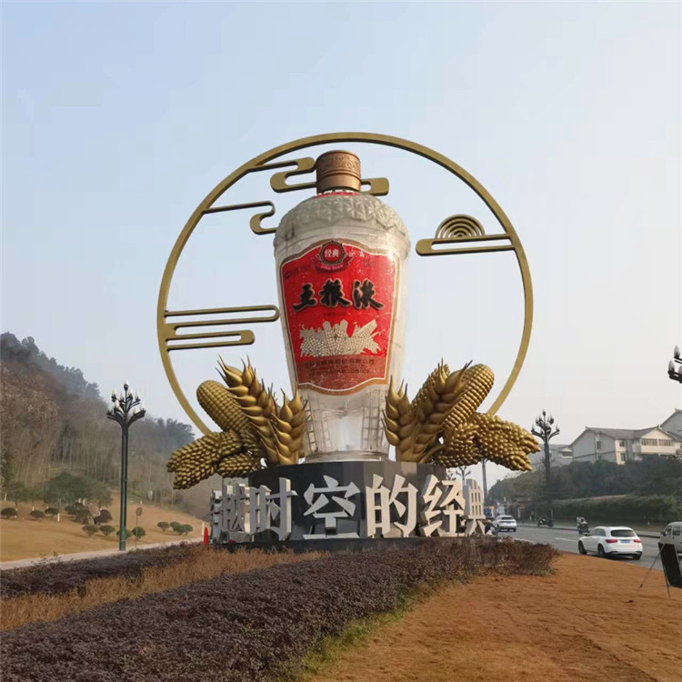 大型酒瓶透明雕塑 透明树脂雕塑造型
